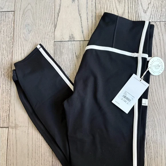 NWT Vuori AllTheFeels Corset Leggings in Black. Size S - Picture 4 of 6